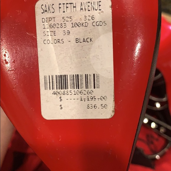 Christian Louboutin - Picture 3 of 4